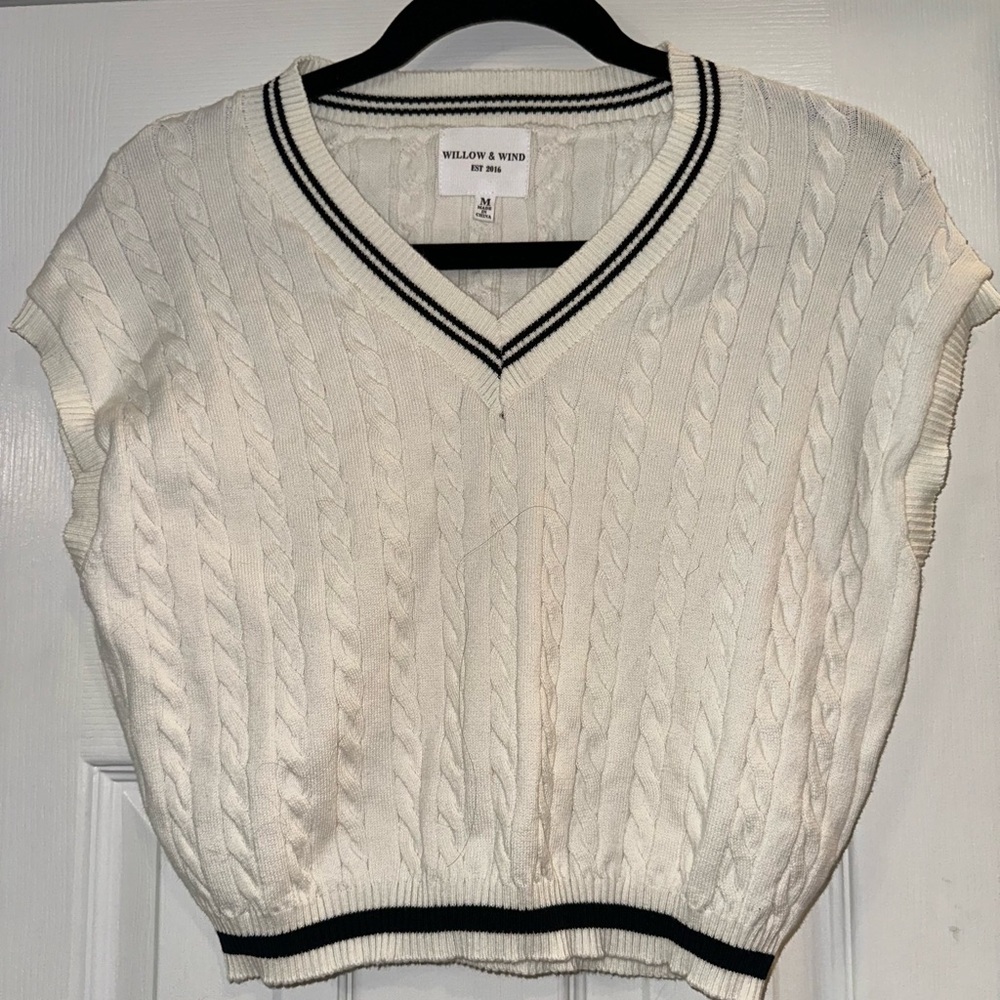 Willow & Wind Classic V-Neck Cropped Cable Knit sweater vest